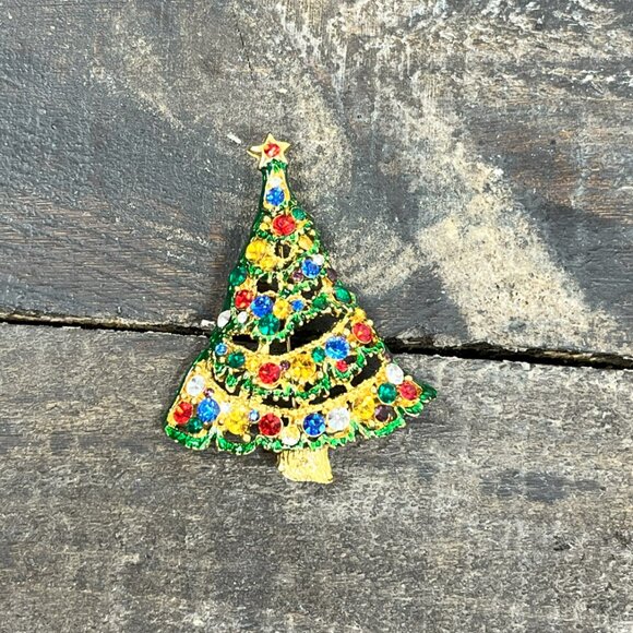 Vintage Beautiful Gold Tone and Rhinestone Jeweled Christmas Tree Brooch - Picture 8 of 9